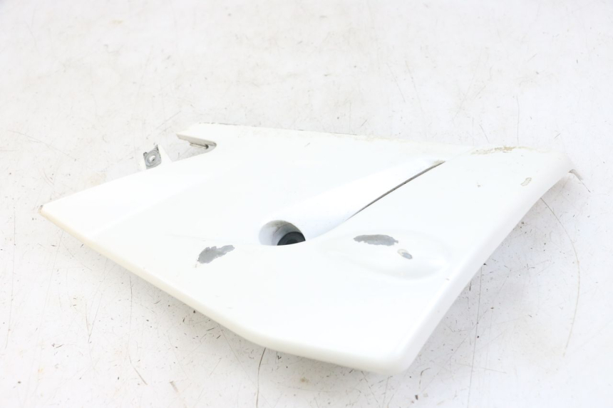 photo de LEFT BELLY PANEL MOTO GUZZI NORGE 8V GT 1200 (2011 - 2016) - Technical close-up