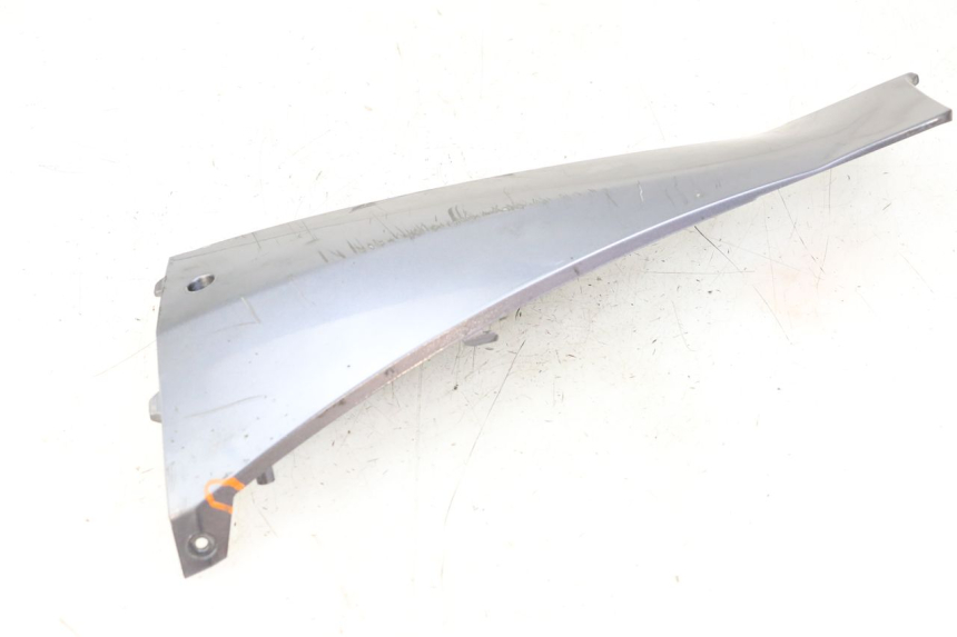 photo de LEFT BELLY PANEL PEUGEOT BELVILLE 125 (2017 - 2021) - Additional view of the item