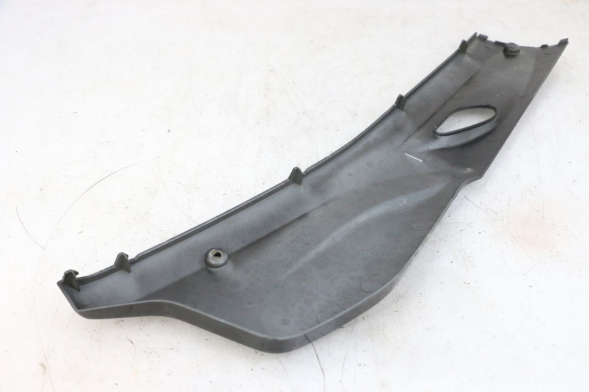 photo de LEFT BELLY PANEL DAELIM S1 125 (2007 - 2016) - Fixing points details