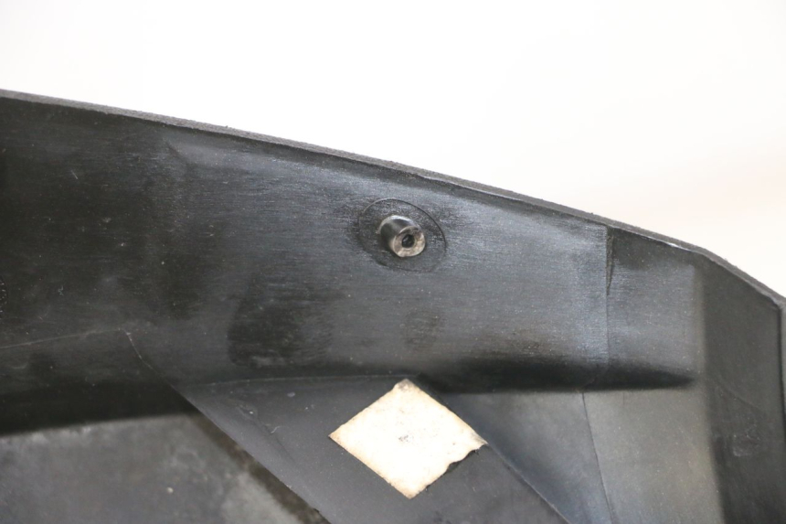 photo de LEFT BELLY PANEL PEUGEOT SATELIS COMPRESSOR K15 125 (2006 - 2009) - Zoom on usage condition