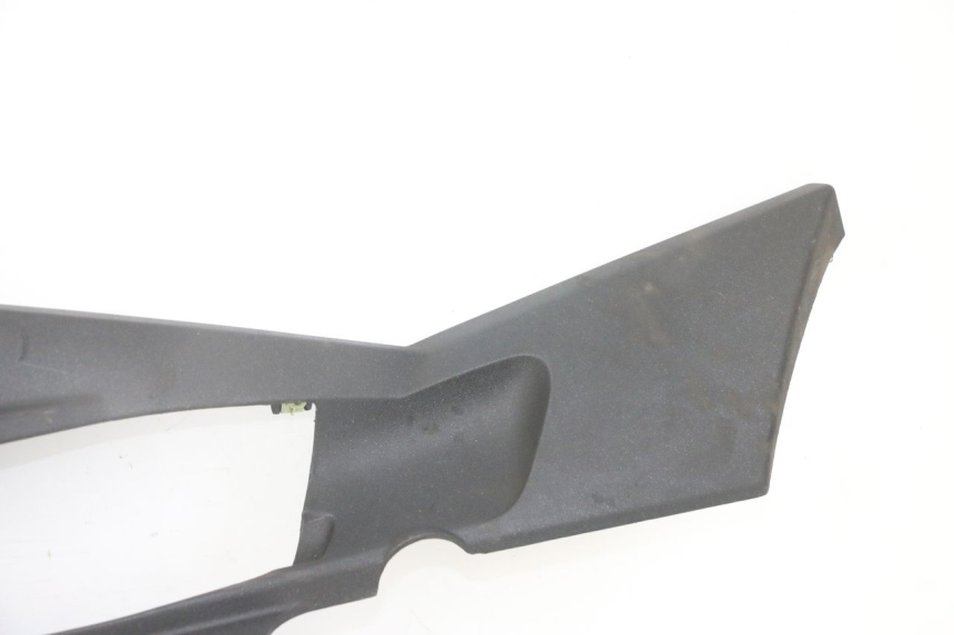 photo de LEFT BELLY PANEL PEUGEOT SATELIS 125 (2013 - 2018) - Distinctive features