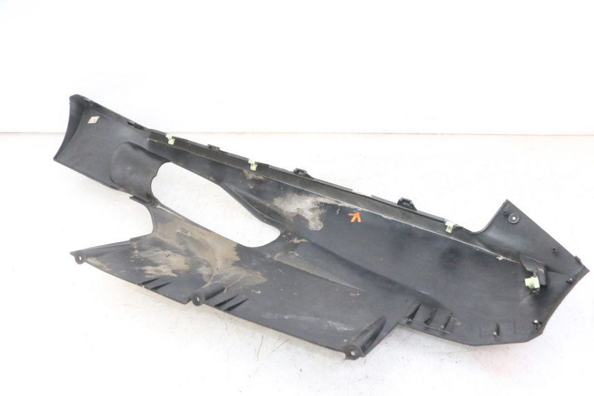 photo de LEFT BELLY PANEL PEUGEOT SATELIS 125 (2013 - 2018) - Fixing points details