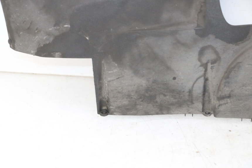 photo de LEFT BELLY PANEL PEUGEOT SATELIS 125 (2013 - 2018) - Distinctive features