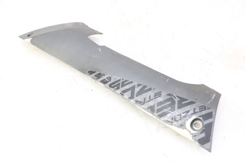 photo de LEFT BELLY PANEL PEUGEOT STREETZONE I NAKED 2T 50 (2018 - 2020) - Fixing points details