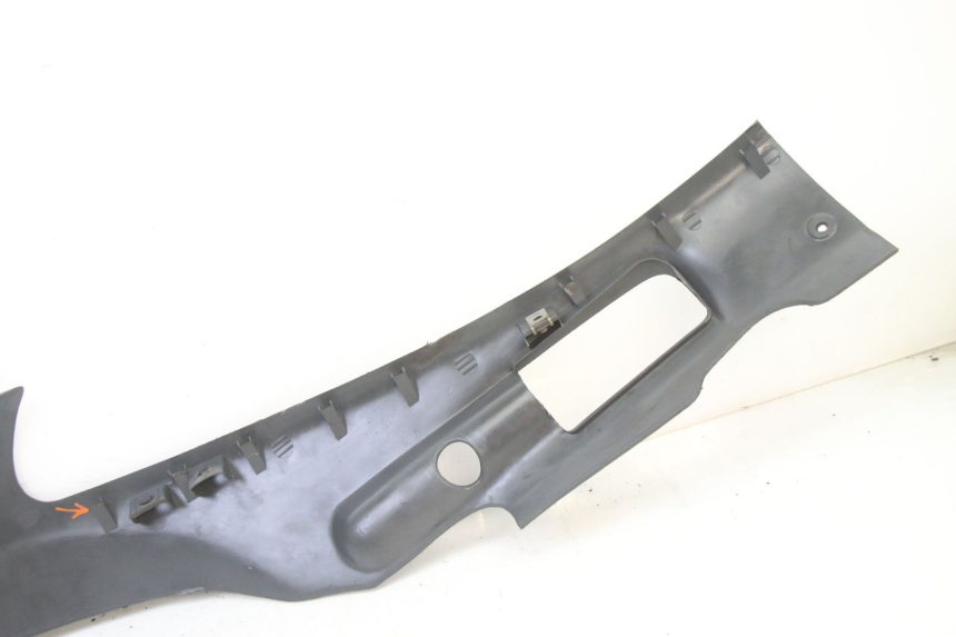 photo de LEFT BELLY PANEL PIAGGIO SUPER LX 125 (2000 - 2003) - Fixing points details