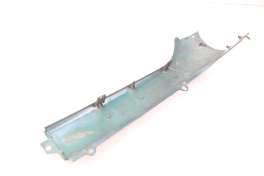 photo de LEFT LOWER FAIRING PEUGEOT SV 125 (1991 - 1994) - Zoom on usage condition