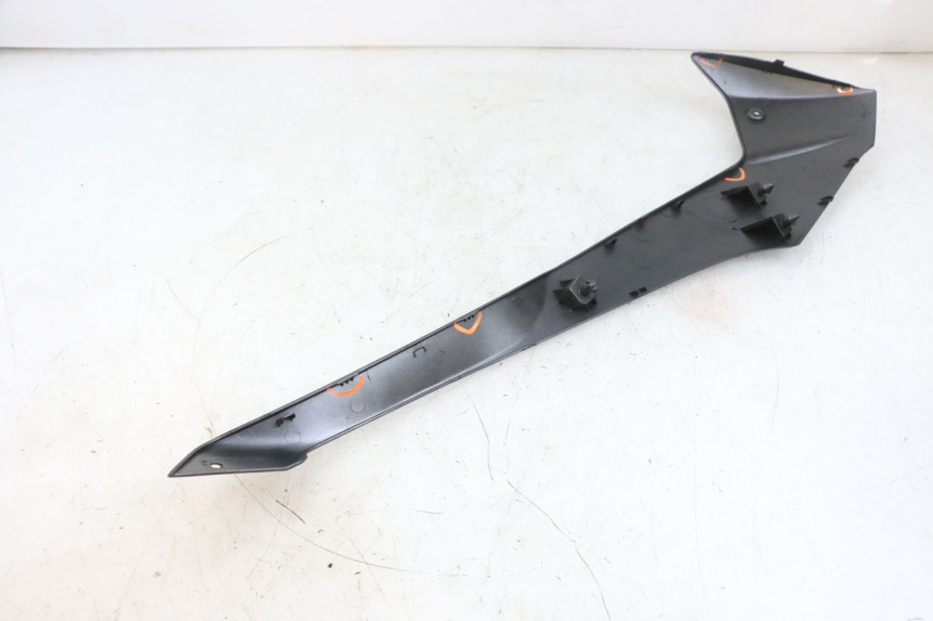 photo de LEFT BELLY PANEL YAMAHA TRICITY 300 (2020 - 2024) - Surface and material condition