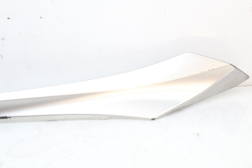 photo de LEFT LOWER FAIRING YAMAHA XMAX X-MAX ABS 125 (2017 - 2020) - Zoom on usage condition