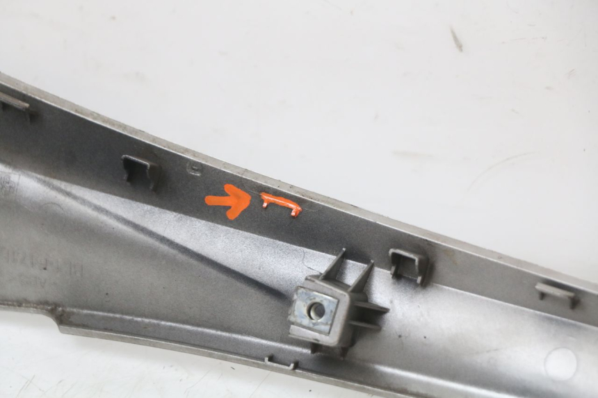 photo de LEFT LOWER FAIRING YAMAHA XMAX X-MAX ABS 125 (2017 - 2020) - Surface and material condition