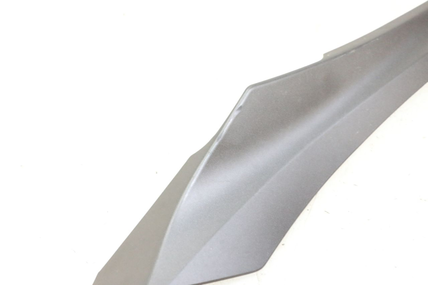 photo de LEFT BELLY PANEL YAMAHA XMAX X-MAX 125 (2021 - 2025) - Surface and material condition