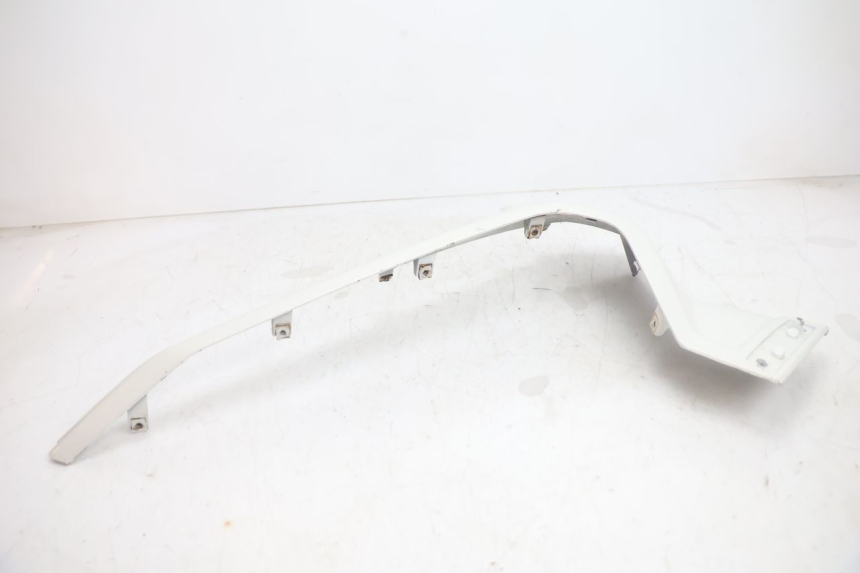 photo de LEFT LOWER FAIRING YAMAHA XMAX X-MAX 125 (2006 - 2009) - Fixing points details