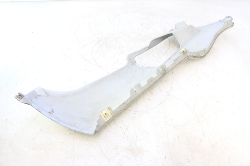 photo de LEFT BELLY PANEL PIAGGIO X8 STREET 125 (2006 - 2007) - Fixing points details