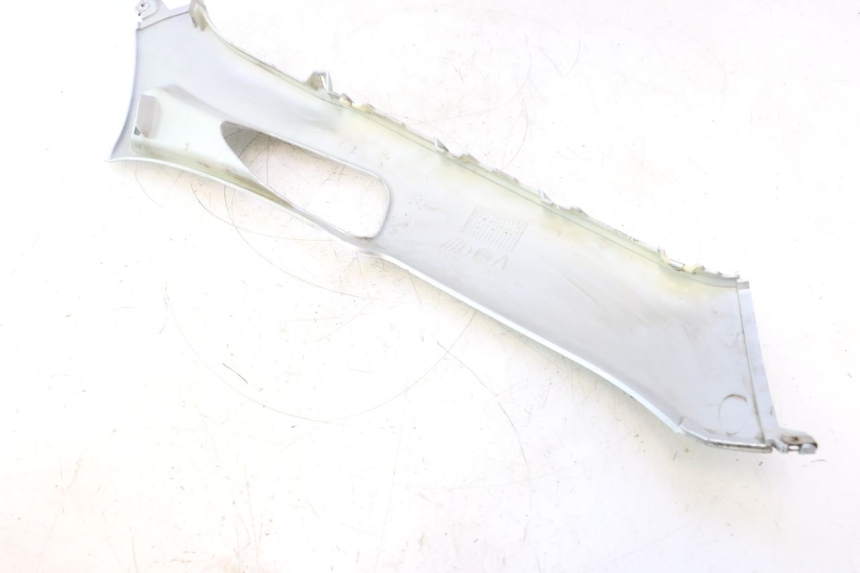 photo de LEFT BELLY PANEL PIAGGIO X8 STREET 125 (2006 - 2007) - Surface and material condition