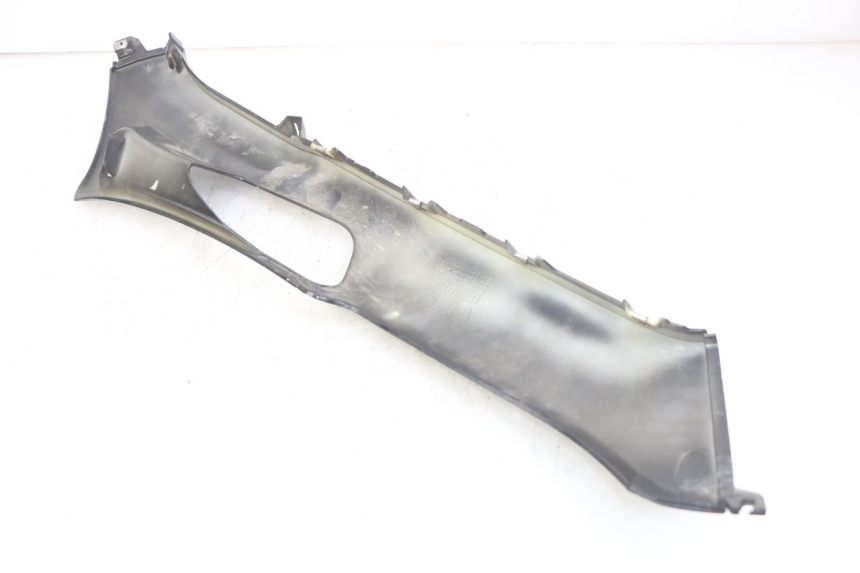 photo de LEFT LOWER FAIRING PIAGGIO X8 125 (2004 - 2007) - Alternative perspective