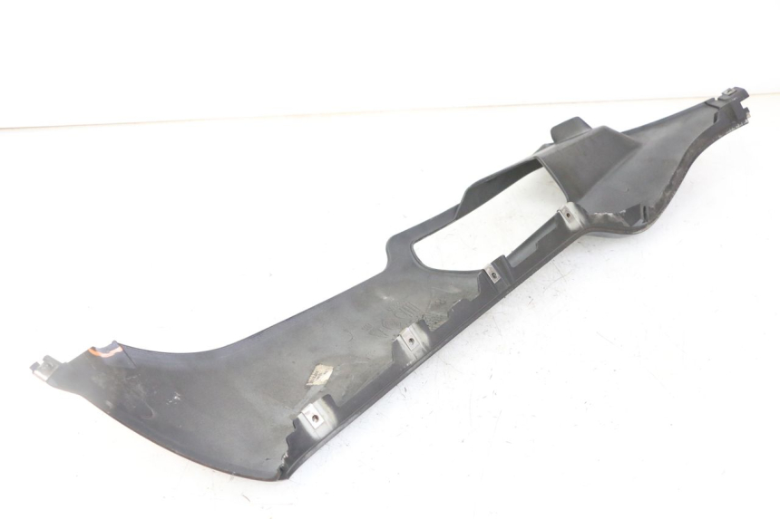 photo de LEFT LOWER FAIRING PIAGGIO XEVO - X EVO 125 (2007 - 2017) - Alternative perspective