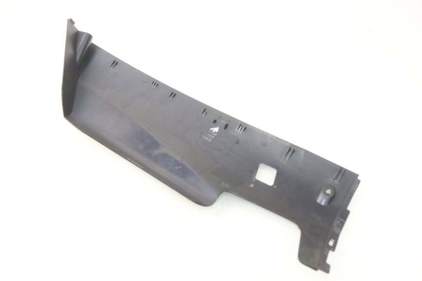 photo de LEFT BELLY PANEL YAMAHA YP MAJESTY 125 (1998 - 2001) - Technical close-up