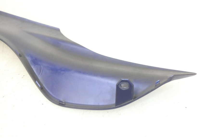 photo de LEFT LOWER FAIRING YAMAHA YP MAJESTY 400 (2004 - 2008) - High-resolution close-up