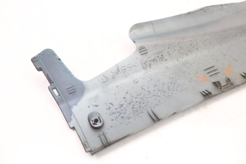 photo de LEFT BELLY PANEL YAMAHA YP MAJESTY 125 (2002 - 2006) - Surface and material condition