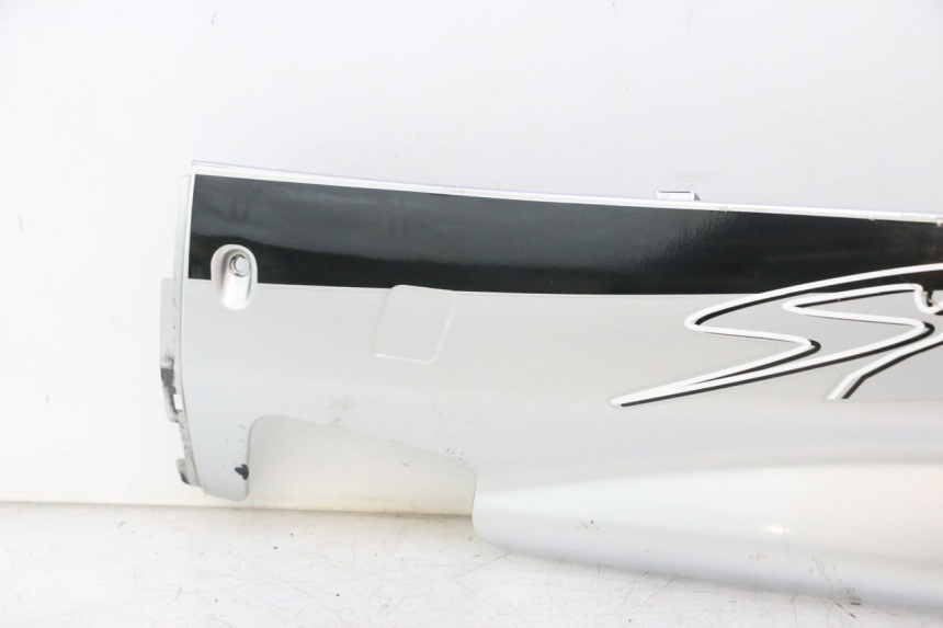 photo de LEFT BELLY PANEL YAMAHA YP MAJESTY 125 (2002 - 2006) - Zoom on usage condition