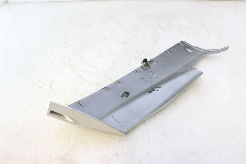 photo de LEFT BELLY PANEL YAMAHA YP MAJESTY 125 (2002 - 2006) - Technical close-up