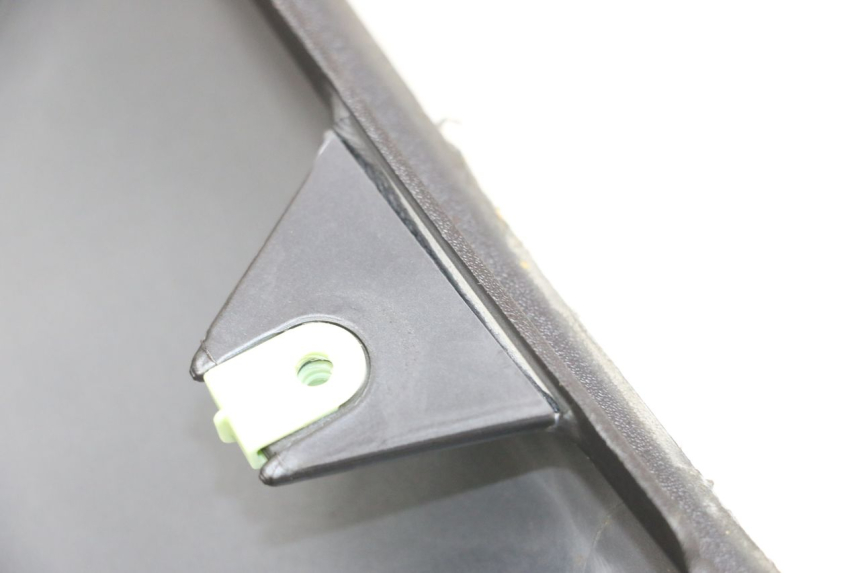 photo de SILL PANEL PEUGEOT GEOPOLIS RS 125 (2007 - 2009) - Zoom on usage condition