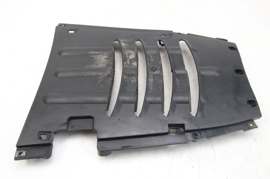 photo de LOWER FAIRING NECO GPX 4T 50 (2018 - 2022) - Zoom on usage condition