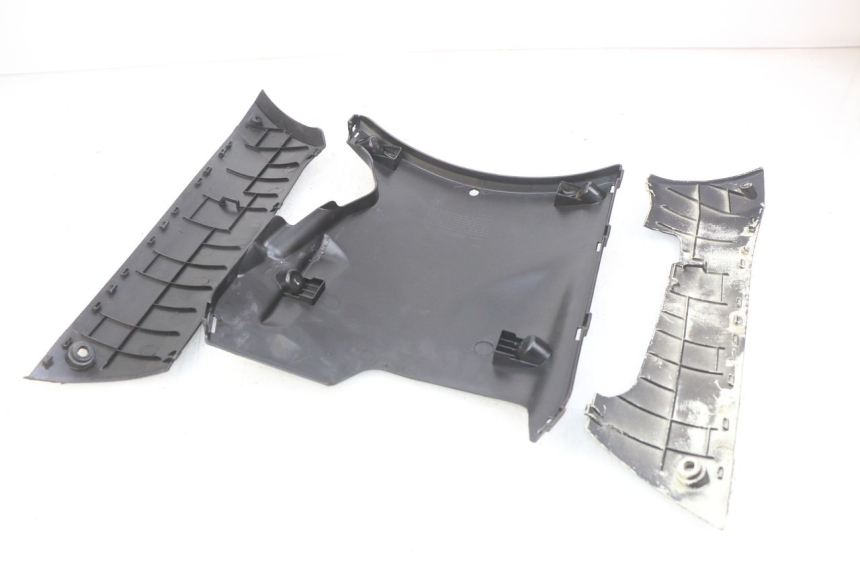 photo de LOWER PART OF THE BODY PEUGEOT KISBEE 2T 50 (2010 - 2017) - Technical close-up