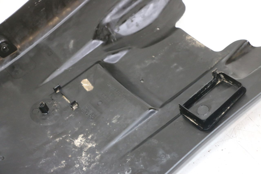 photo de LOWER PART OF THE BODY MBK BOOSTER SPIRIT NAKED 50 (2004 - 2017) - Component detail