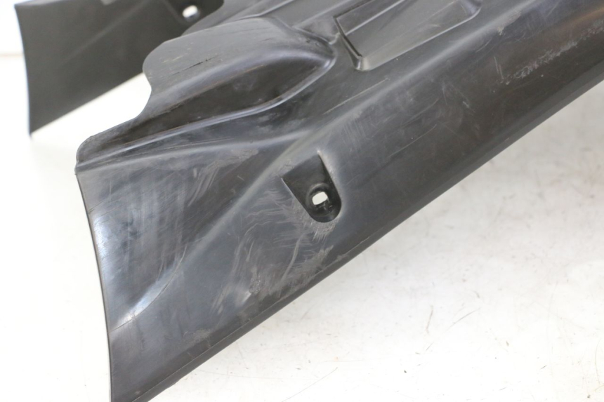 photo de LOWER PART OF THE BODY MBK BOOSTER SPIRIT NAKED 50 (2004 - 2017) - Surface and material condition