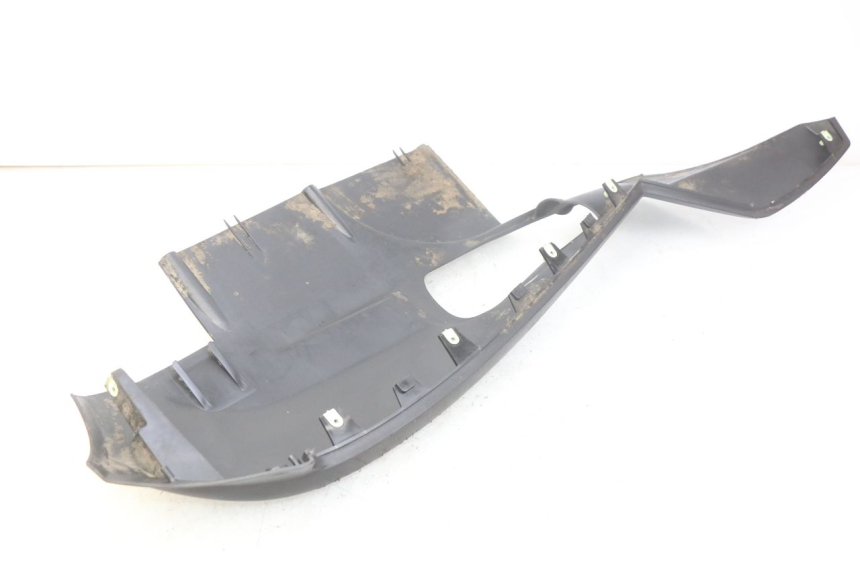 photo de LOWER FAIRING PEUGEOT SATELIS 125 (2006 - 2009) - Surface and material condition