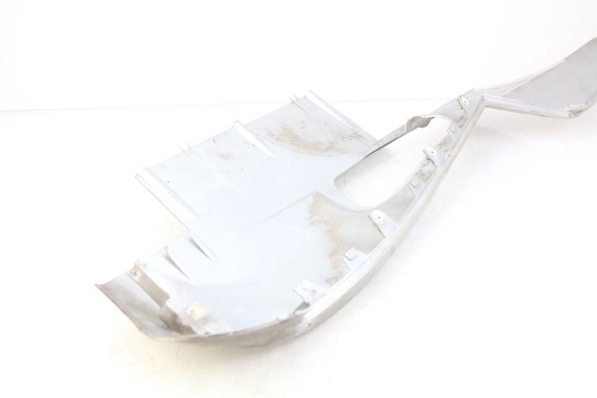 photo de LOWER FAIRING PEUGEOT SATELIS 125 (2010 - 2012) - Zoom on usage condition