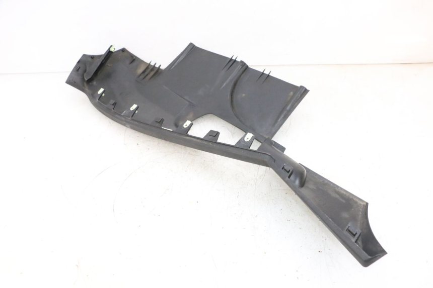 photo de BELLY PANEL PEUGEOT SATELIS 125 (2013 - 2018) - Surface and material condition