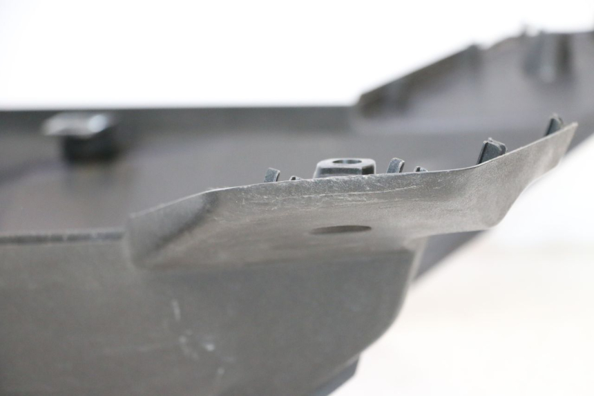 photo de BELLY PANEL APRILIA SR MOTARD 50 (2012 - 2018) - Fixing points details