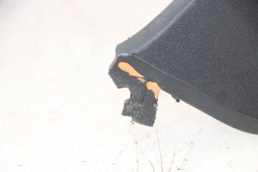 photo de LOWER PART OF THE BODY PEUGEOT TREKKER 50 (1995 - 2004) - Surface and material condition