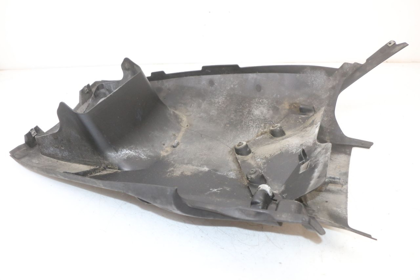 photo de LOWER PART OF THE BODY YAMAHA XMAX X-MAX ABS 125 (2017 - 2020) - Alternative perspective