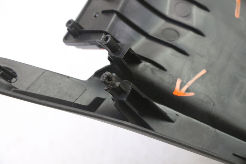 photo de MUD FLAP MAG POWER R-STREET 50 (2016 - 2025) - Fixing points details