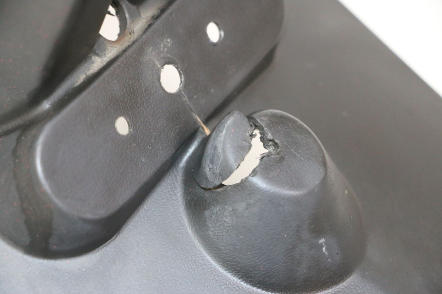 photo de MUD FLAP PEUGEOT TWEET PRO CARGO 50 (2018 - 2022) - Fixing points details