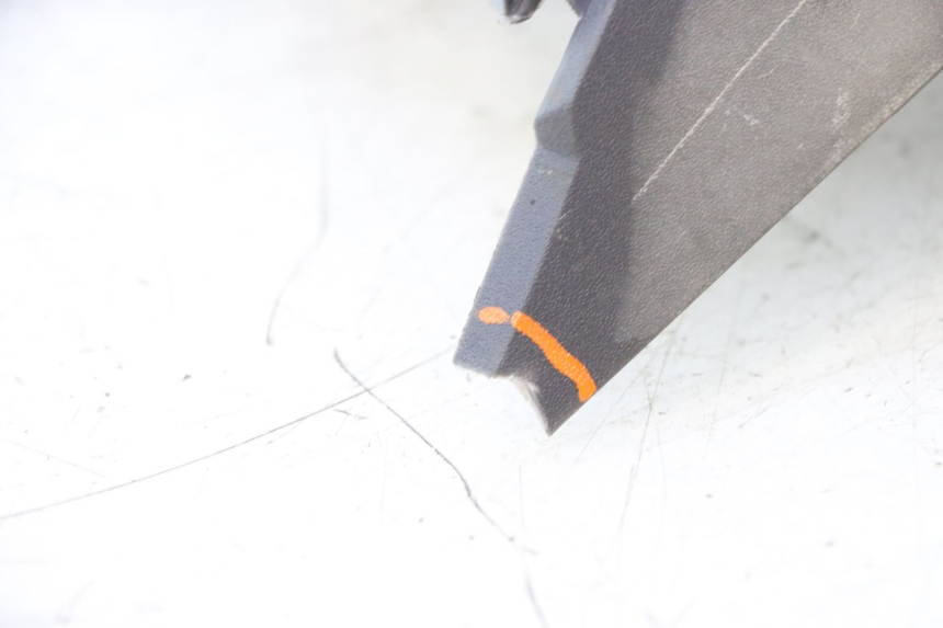 photo de MUD FLAP PEUGEOT VIVACITY 50 (1998 - 2003) - Fixing points details