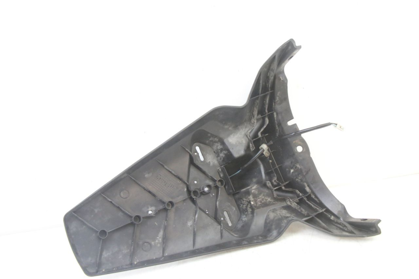 photo de REAR MUDGUARD YAMAHA X-MAX XMAX 125 (2010 - 2013) - Surface and material condition