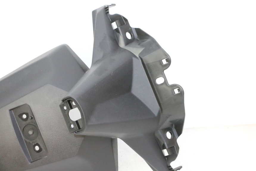 photo de MUD FLAP YAMAHA XMAX X-MAX 125 (2021 - 2025) - Fixing points details