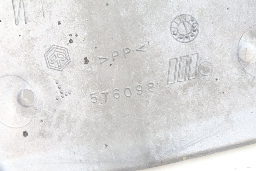 photo de MUD FLAP PIAGGIO X9 AMALFI 180 (2000 - 2003) - Fixing points details