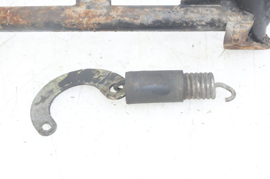 photo de CENTER STAND HONDA CBR F SC25 1000 (1989 - 1992) - Distinctive features