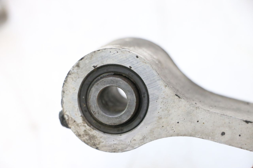 photo de SHOCK ABSORBER LINKAGE HONDA VFR FI RC46 800 (1998 - 2001) - Technical close-up