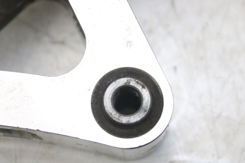 photo de SHOCK ABSORBER LINKAGE YAMAHA YZF R1 1000 (2007 - 2008) - Alternative perspective