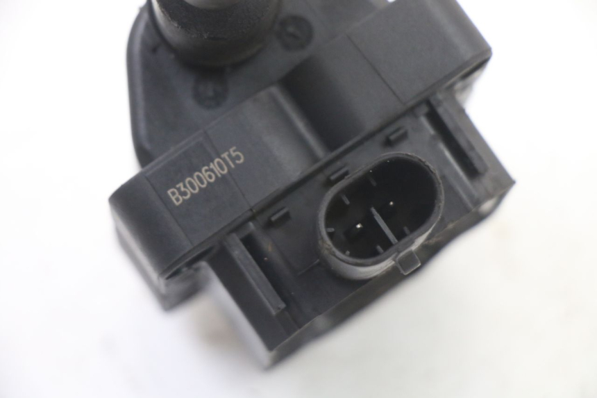 photo de COIL PIAGGIO MP3 LT 400 (2007 - 2012) - Fixing points details