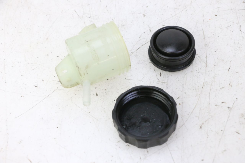 photo de BRAKE FLUID JAR YAMAHA FJR ABS 1300 (2006 - 2012) - Technical close-up
