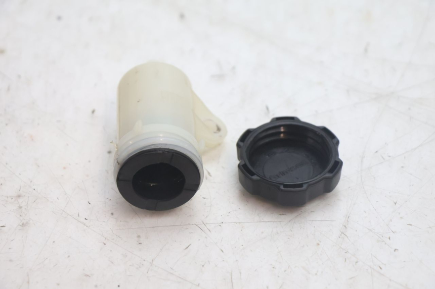 photo de BRAKE FLUID JAR PIAGGIO MP3 125 (2006 - 2014) - Zoom on usage condition