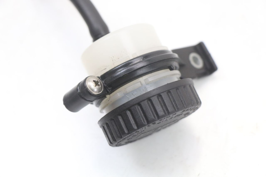 photo de BRAKE FLUID JAR MOTO GUZZI NORGE 8V GT 1200 (2011 - 2016) - Technical close-up