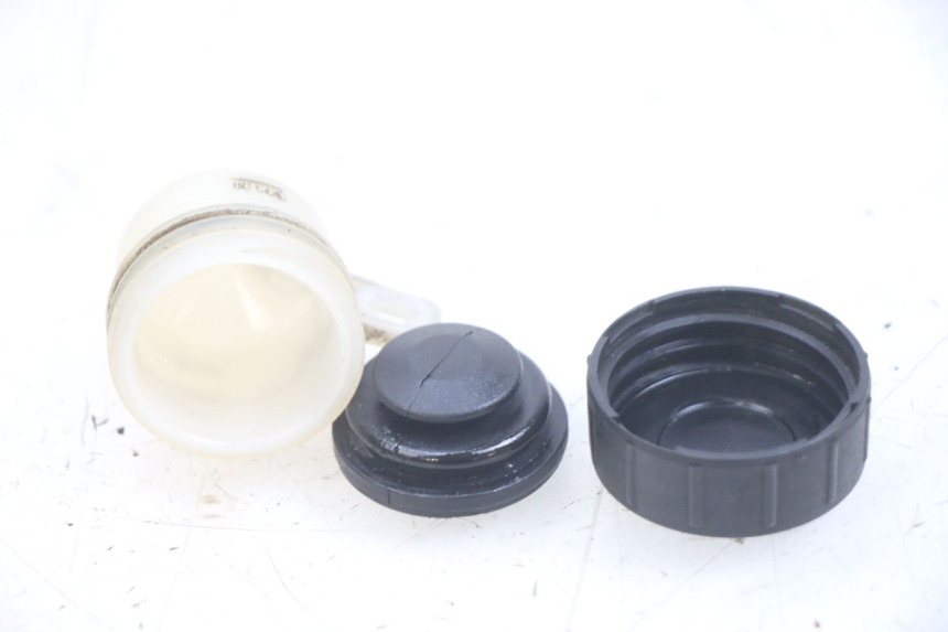 photo de BRAKE FLUID RESERVOIR GILERA RK 50 (1996 - 1999) - Alternative perspective
