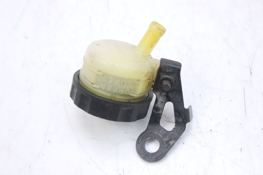 photo de BRAKE FLUID RESERVOIR TRIUMPH SPRINT ST 955 (1999 - 2001) - Zoom on usage condition
